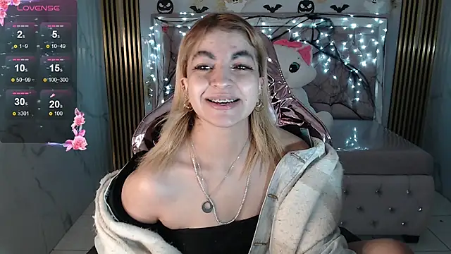 Snapshot of lili_conor_s chatting on October 15, 2025, 4:11 am lili conor s online show from October 15, 2025, 4:11 am