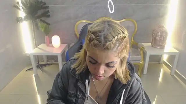 Snapshot of lili_conor_s chatting on March 13, 2025, 8:32 pm lili conor s online show from March 13, 2025, 8:32 pm