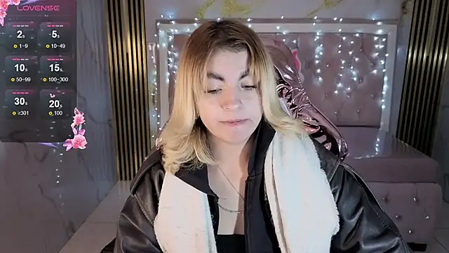 Snapshot of lili_conor_s chatting on November 11, 2025, 3:23 am lili conor s online show from November 11, 2025, 3:23 am