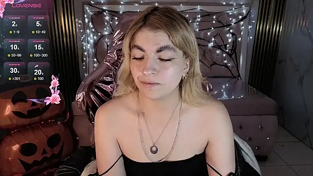 Snapshot of lili_conor_s chatting on October 22, 2025, 3:28 am lili conor s online show from October 22, 2025, 3:28 am