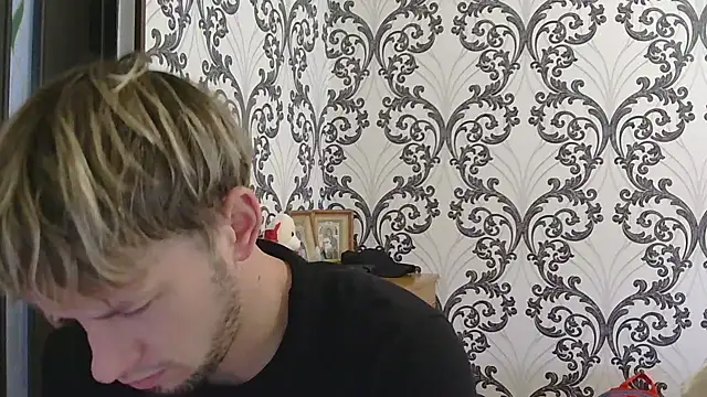 Snapshot of frama666 chatting on October 3, 2025, 7:54 am frama666 online show from October 3, 2025, 7:54 am