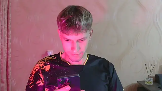 Snapshot of frama666 chatting on October 28, 2025, 8:41 pm frama666 online show from October 28, 2025, 8:41 pm