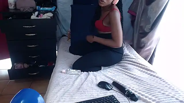 xxTatiannaxx online show from October 29, 2025, 7:51 am