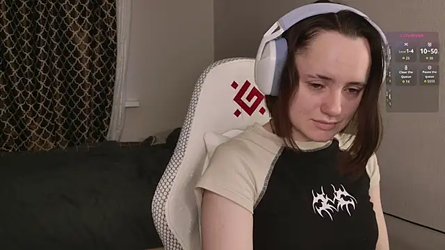 Luna Loveee online show from October 13, 2025, 3:30 am