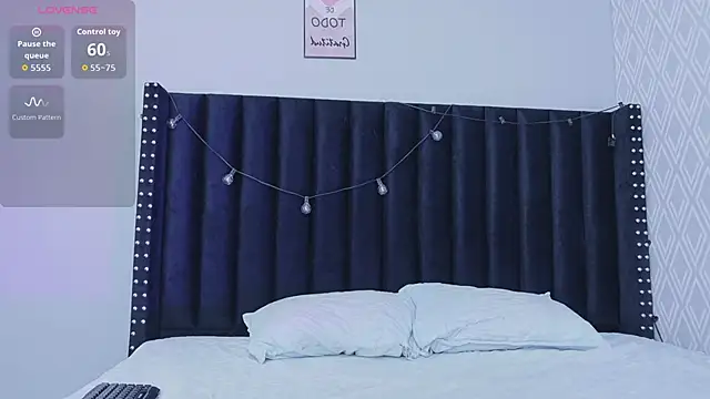 Snapshot of innocenthazel chatting on October 9, 2025, 12:22 am innocenthazel online show from October 9, 2025, 12:22 am