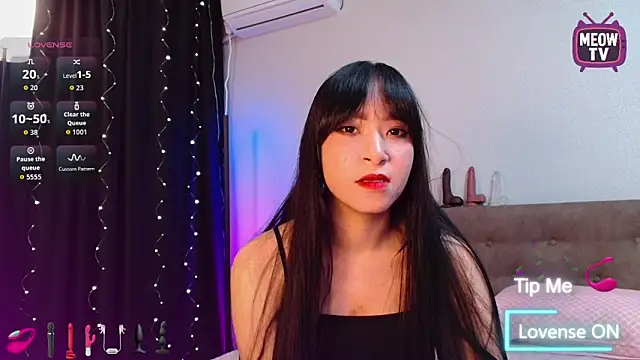 miyakimi0101 online show from October 7, 2025, 11:50 pm