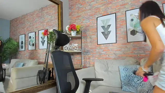 Snapshot of Lucia_Brown_ chatting on October 18, 2025, 8:00 pm Lucia Brown online show from October 18, 2025, 8:00 pm