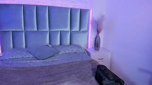 Snapshot of Selene_bennet chatting on September 11, 2025, 4:01 am Selene bennet online show from September 11, 2025, 4:01 am