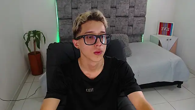 skinny bigcock02 online show from December 19, 2025, 7:49 pm