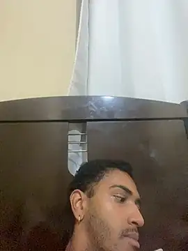 ldkzinnn online show from February 24, 2025, 1:53 pm