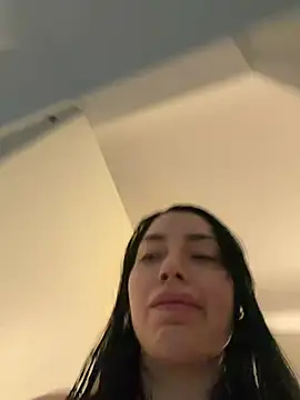 Mia Splash online show from March 18, 2026, 1:13 pm