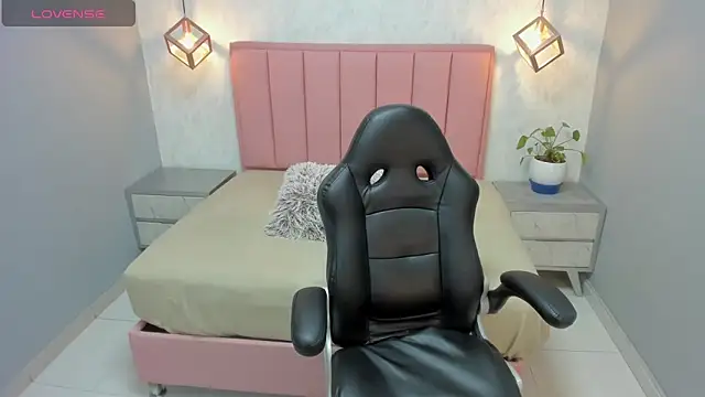 MEGANZARICK online show from October 6, 2025, 12:50 pm