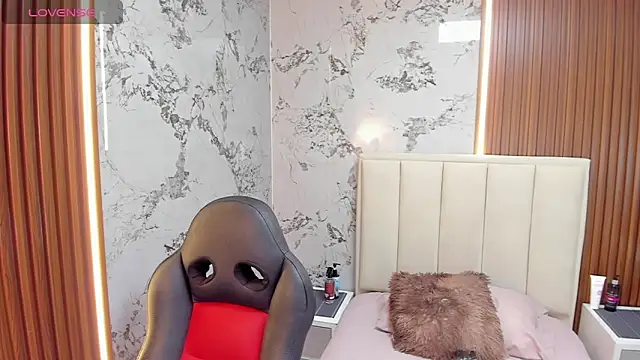 MEGANZARICK online show from March 12, 2026, 3:23 am