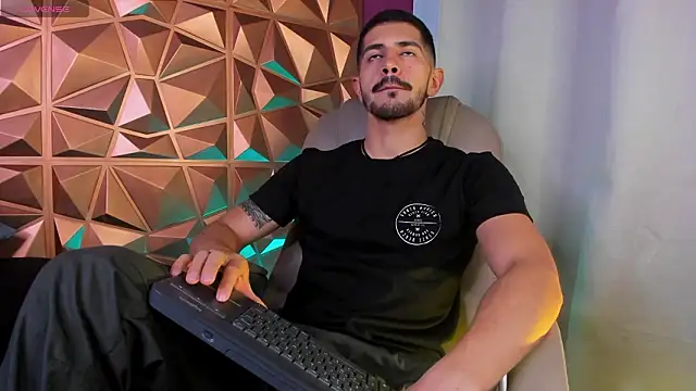 AlejandroStormm online show from February 15, 2026, 4:13 am