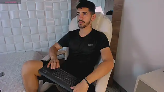 AlejandroStormm online show from October 13, 2025, 9:16 pm