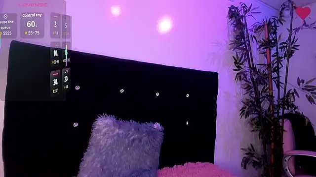 Anniie  Evans online show from September 13, 2025, 1:33 pm