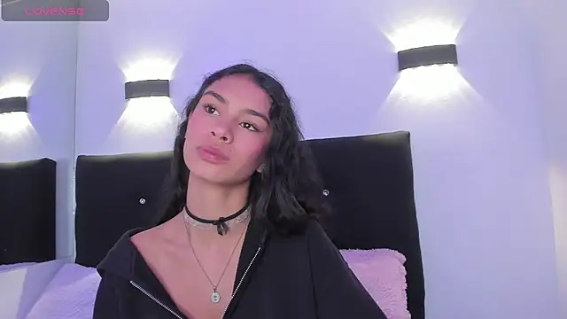 Anniie  Evans online show from September 26, 2025, 4:25 pm