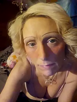 beautifulmee23 online show from February 19, 2025, 11:04 pm