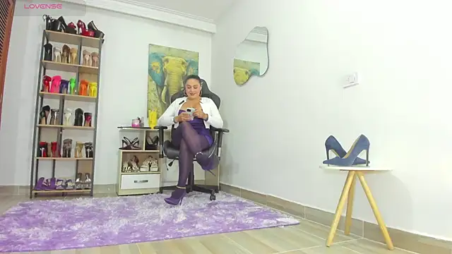 Snapshot of Camillevegas chatting on November 5, 2025, 12:47 am Camillevegas online show from November 5, 2025, 12:47 am