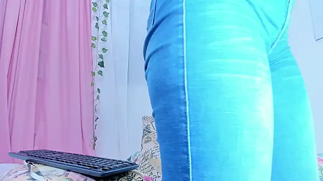 Emma lorense22 online show from March 15, 2025, 1:08 am