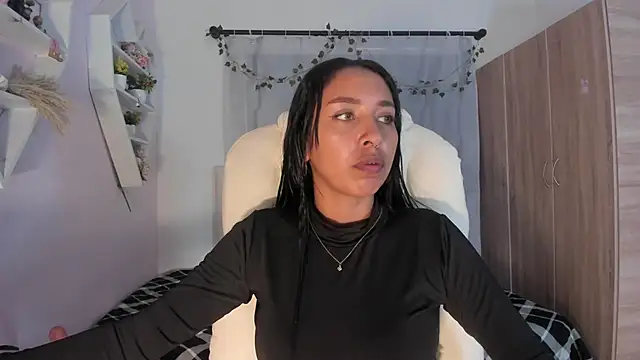 Emma lorense22 online show from November 13, 2025, 7:07 pm