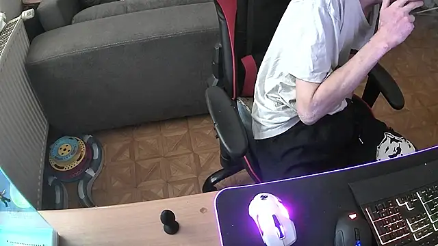 DerGeileLoveboy online show from October 13, 2025, 1:34 pm