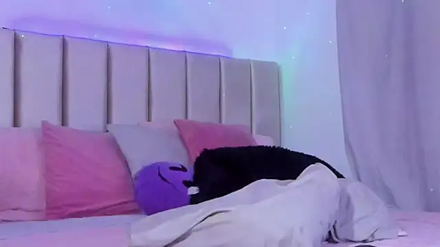 Snapshot of Anaroussew02 chatting on October 14, 2025, 2:12 am Anaroussew02 online show from October 14, 2025, 2:12 am