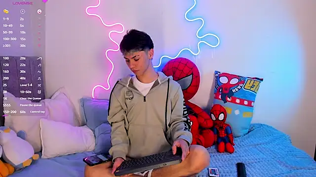 callum 77 online show from September 11, 2025, 4:12 am