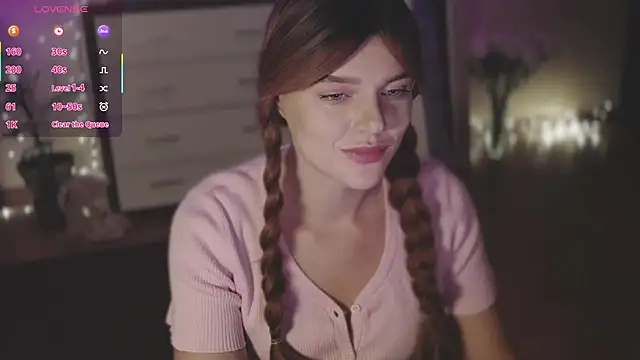 CherryRed Girl online show from October 6, 2025, 9:04 pm