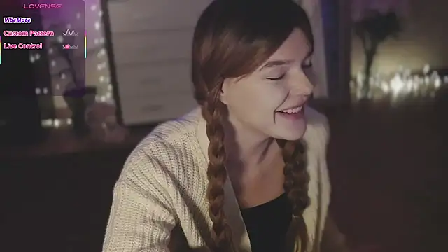 CherryRed Girl online show from September 26, 2025, 9:43 pm