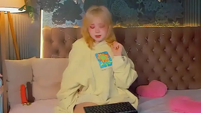 EmilyAngells online show from March 4, 2026, 7:05 am