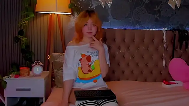 EmilyAngells online show from December 17, 2025, 7:57 am