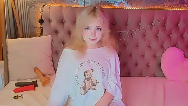 EmilyAngells online show from June 11, 2026, 6:54 am