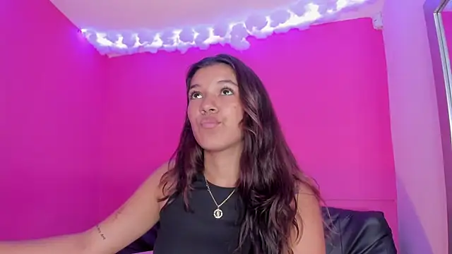 violett 24  online show from March 5, 2025, 7:06 pm