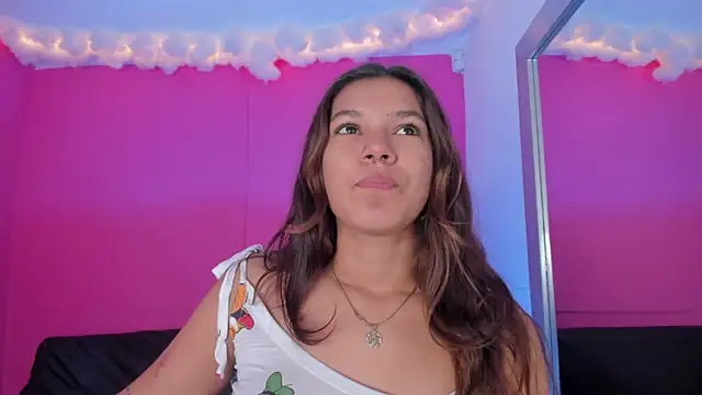 violett 24  online show from March 22, 2025, 12:57 pm