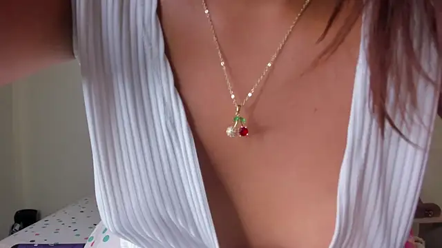 violett 24  online show from September 8, 2025, 10:42 pm