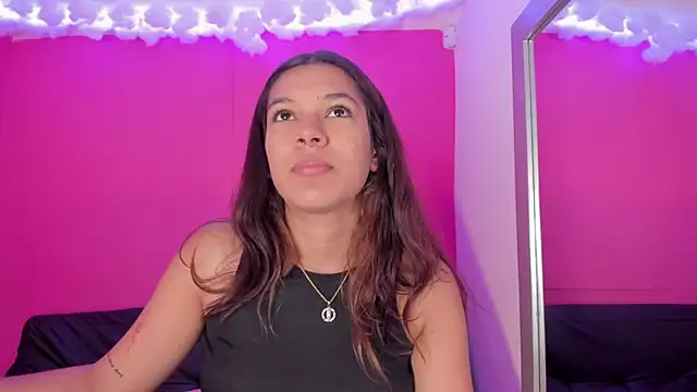 violett 24  online show from March 20, 2025, 12:43 pm