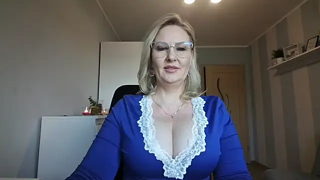 Snapshot of DianaLive chatting on March 3, 2026, 7:26 am DianaLive online show from March 3, 2026, 7:26 am