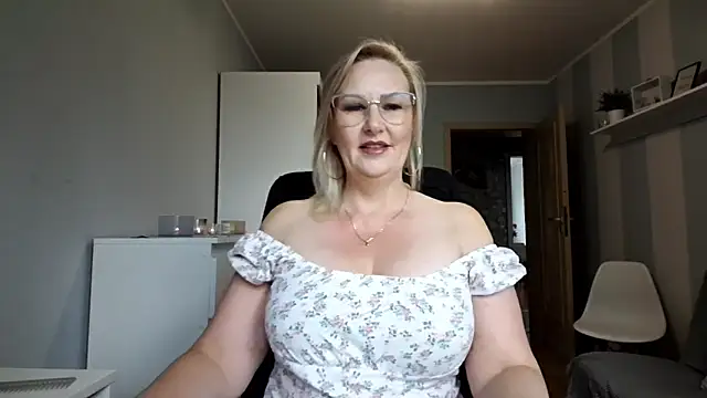 DianaLive online show from June 18, 2026, 6:45 am