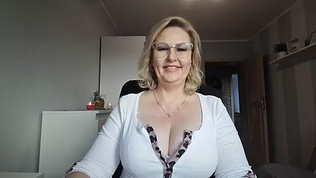 Snapshot of DianaLive chatting on February 25, 2026, 7:30 am DianaLive online show from February 25, 2026, 7:30 am