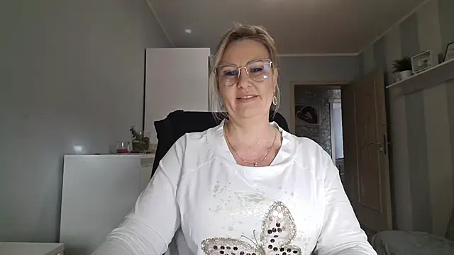 Snapshot of DianaLive chatting on March 2, 2026, 10:33 am DianaLive online show from March 2, 2026, 10:33 am