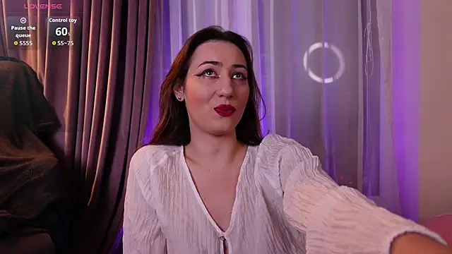 IsoldeBlis online show from October 22, 2025, 6:07 pm