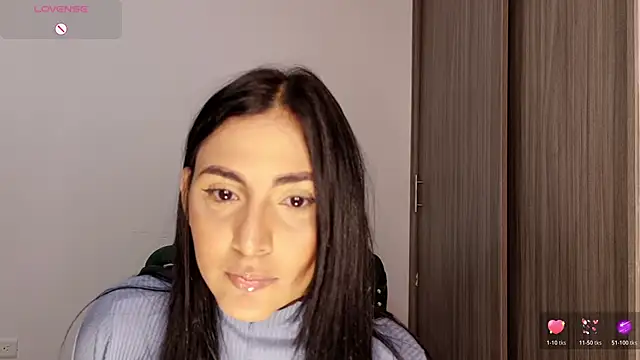 talianaprada  online show from April 1, 2026, 12:13 am