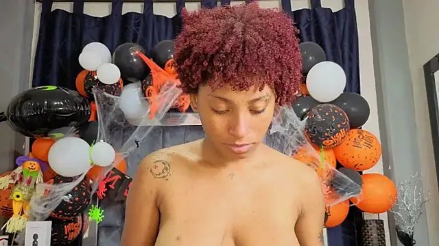 Effie cooper online show from October 26, 2025, 7:47 pm