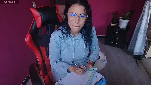 SophiTay online show from April 16, 2026, 10:23 pm