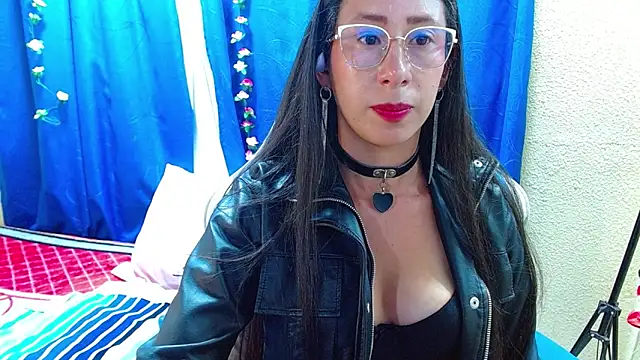 Snapshot of Gia_leinn chatting on April 22, 2026, 12:28 am Gia leinn online show from April 22, 2026, 12:28 am