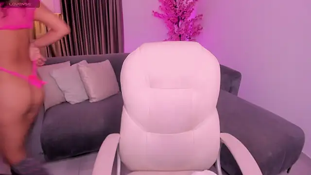 hannah thomson  online show from January 13, 2026, 3:43 am