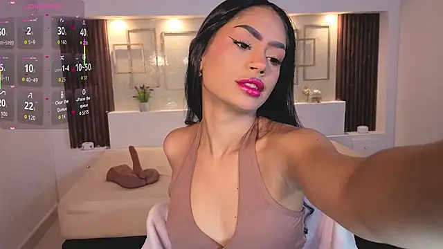 ChloeMoon9 online show from October 9, 2025, 11:55 am