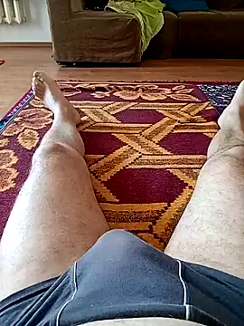 Snapshot of Vali1969 chatting on January 9, 2026, 10:33 am Vali1969 online show from January 9, 2026, 10:33 am