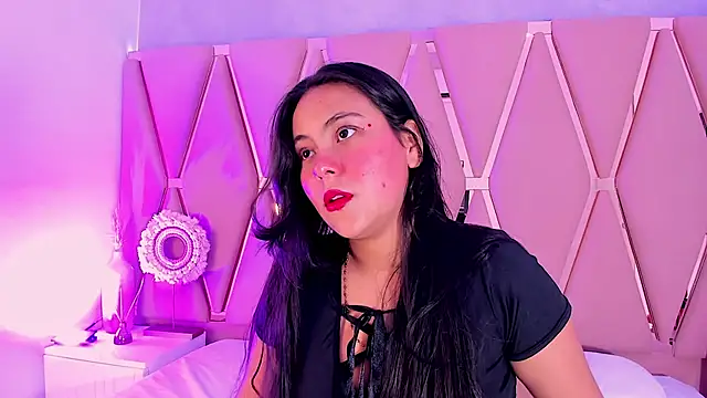 Snapshot of Emily_Black1 chatting on February 6, 2026, 12:06 am Emily Black1 online show from February 6, 2026, 12:06 am